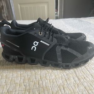 Black On Cloud running shoes